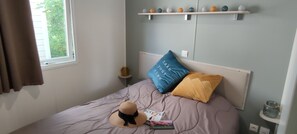 Comfort stacaravan, 2 slaapkamers | 2 slaapkamers, gratis babybedden