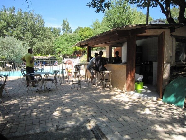Snack bar