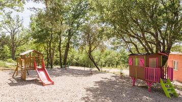 Children’s play area – outdoor