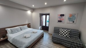 Habitación cuádruple superior | Escritorio, cortinas opacas, sistema de insonorización