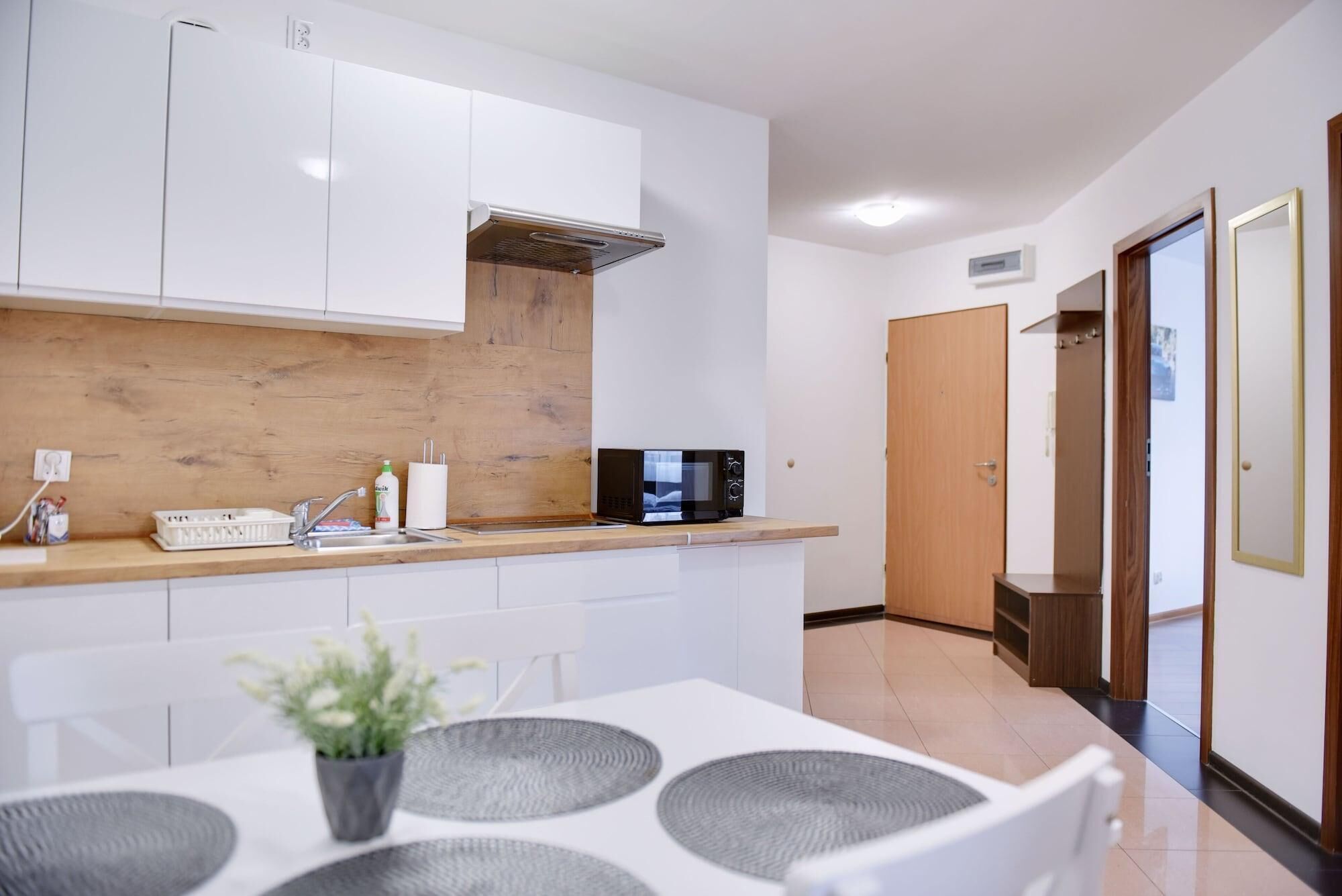 Desk, soundproofing, iron/ironing board, free WiFi