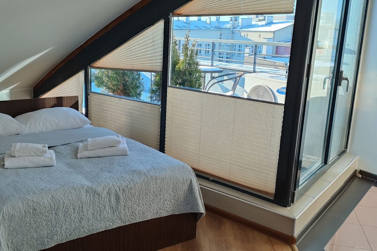 Schreibtisch, schallisolierte Zimmer, Bügeleisen/Bügelbrett