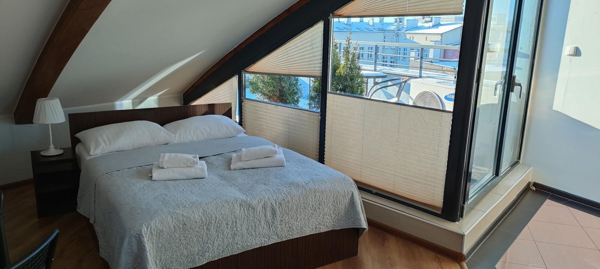 Desk, soundproofing, iron/ironing board, free WiFi