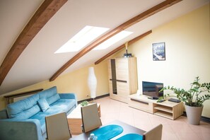 Desk, soundproofing, iron/ironing board, free WiFi - City Aparthotel (Szczecin)