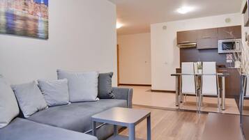Bureau, chambres insonorisées, fer et planche à repasser, Wi-Fi gratuit