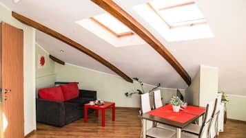 Escritorio, insonorización, tabla de planchar con plancha y wifi gratis