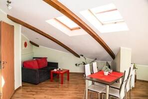 Desk, soundproofing, iron/ironing board, free WiFi - City Aparthotel (Szczecin)