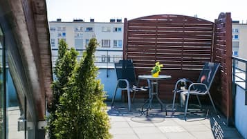 Desk, soundproofing, iron/ironing board, free WiFi