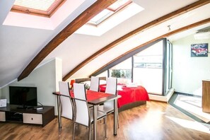 Desk, soundproofing, iron/ironing board, free WiFi - City Aparthotel (Szczecin)