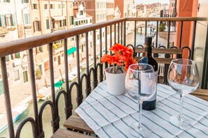 Balcony - Sunny Canal View in Venice Chic Movida (Venice)