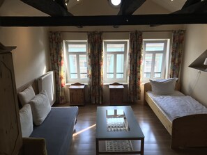 アパートメント 2 ベッドルーム | 遮光カーテン、防音設備、WiFi (無料)、ベッドシーツ