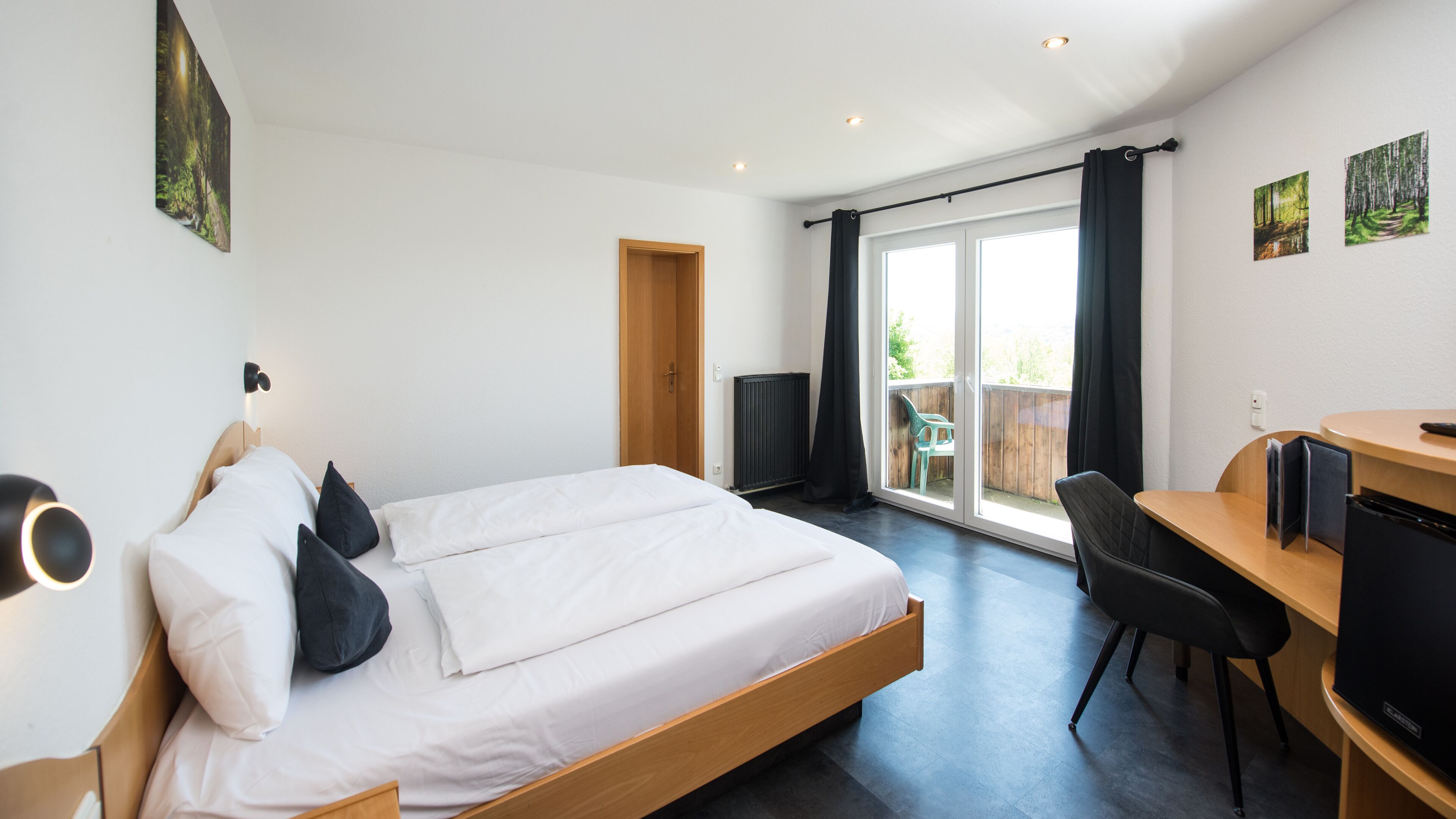 standard double room | 1 bedroom, desk, blackout curtains, free wifi