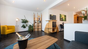 Televisión de pantalla plana, juguetes