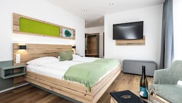 Comfort Double Room | Desk, blackout drapes, free WiFi, bed sheets