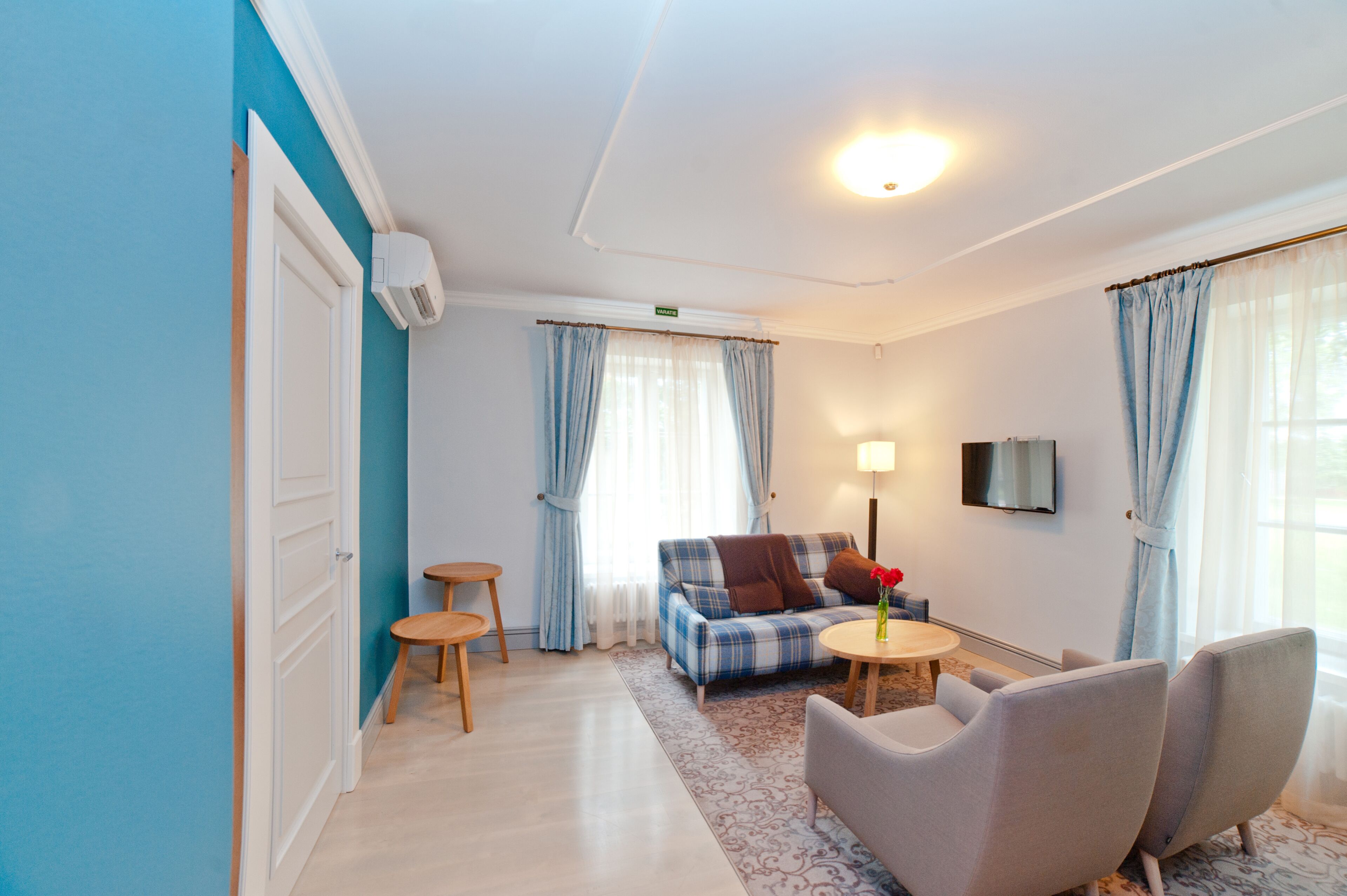 suite | desk, blackout curtains, soundproofing, free wifi