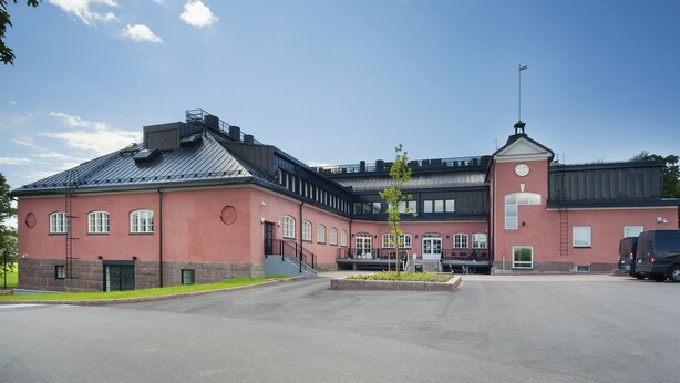 A large, red brick building with a symmetrical facade, multiple windows, and a central entrance. - Hämeenkylä Manor (Vantaa)