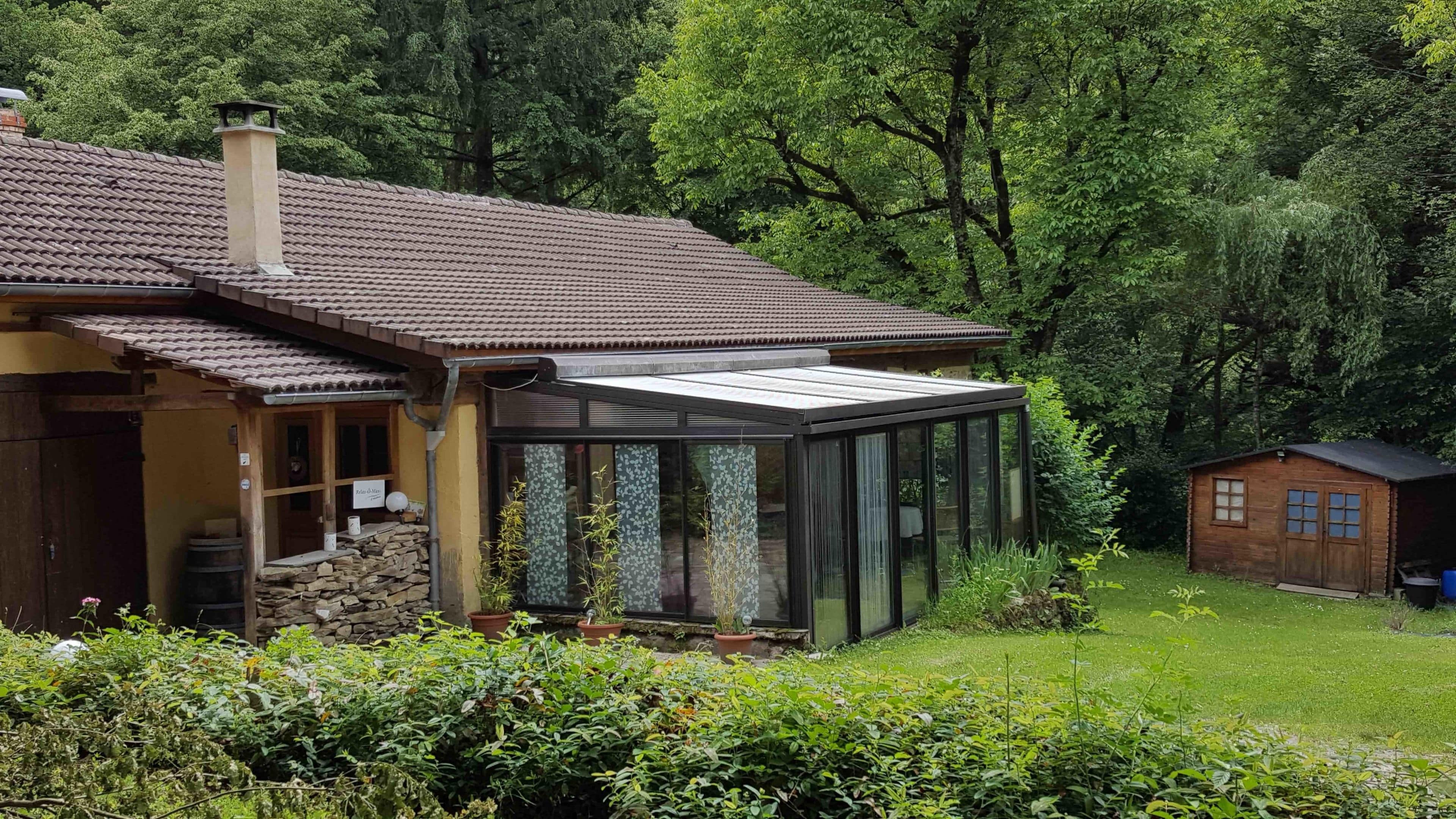 Mặt tiền nơi lưu trú