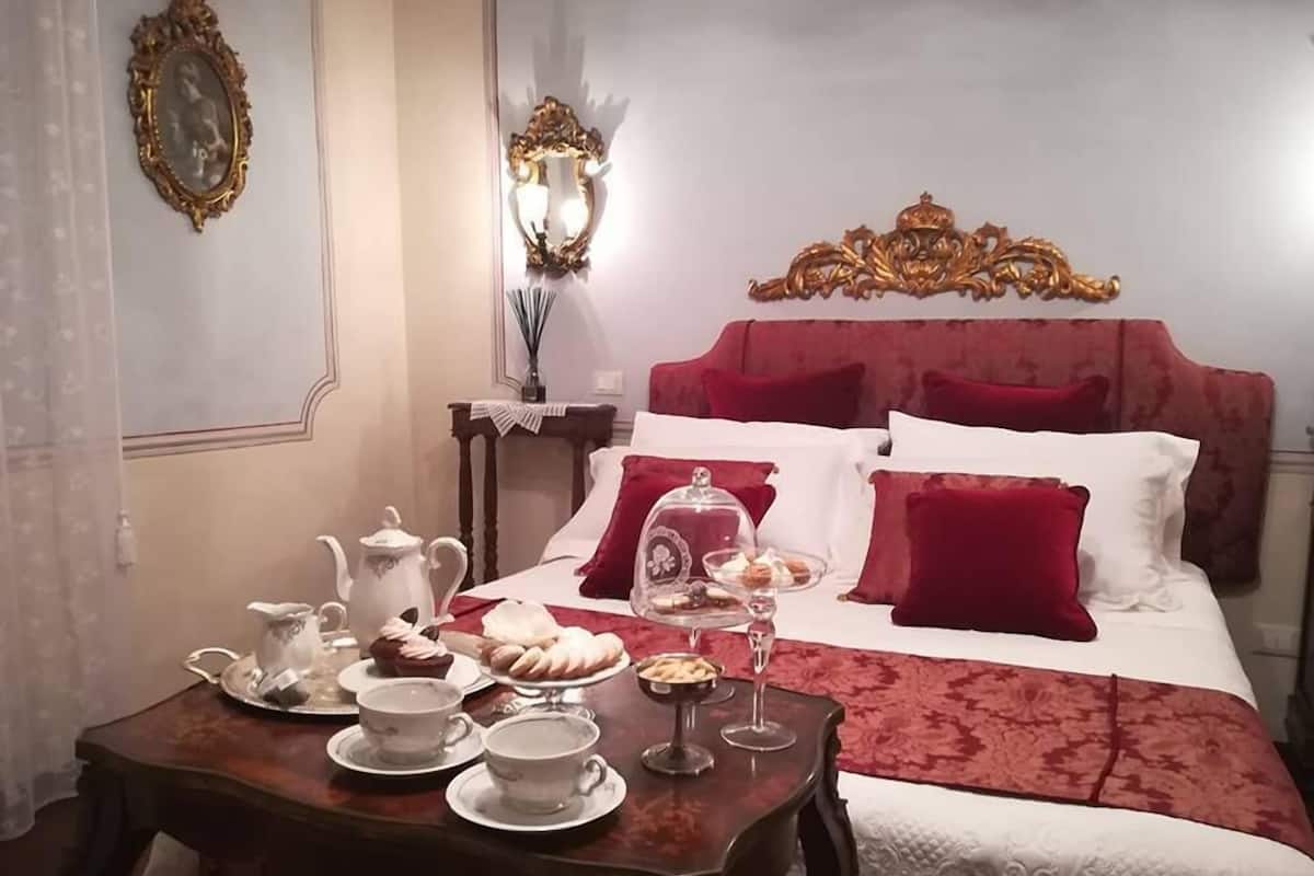 Executive Suite, City View | 1 bedroom, minibar, in-room safe, individually decorated