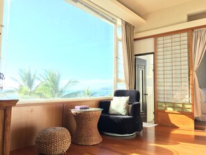 Habitación Deluxe con 2 camas individuales, 2 camas dobles, no fumadores, vistas al mar | Servicios del cuarto de baño | Ducha y cabezal de ducha tipo lluvia