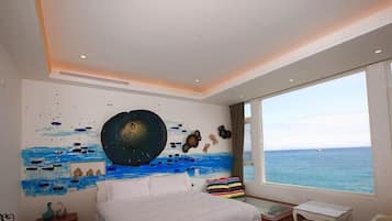 Deluxe-dobbeltværelse - 2 dobbeltsenge - ikke-ryger - havudsigt | Opholdsområde | Tv