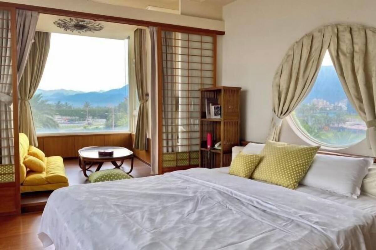 Desk, blackout curtains, free WiFi