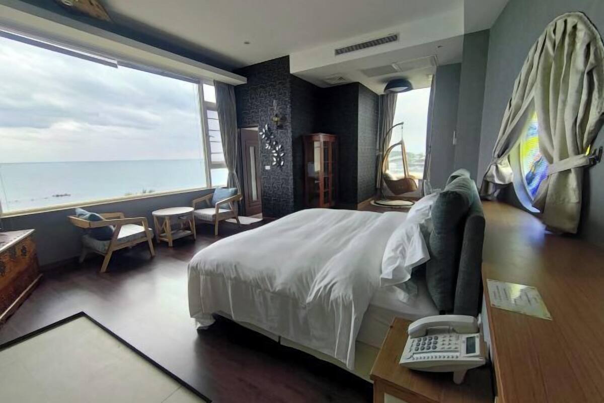 Desk, blackout curtains, free WiFi