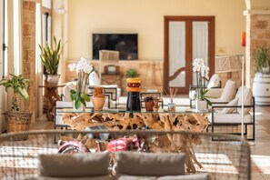 Coin salon dans le hall