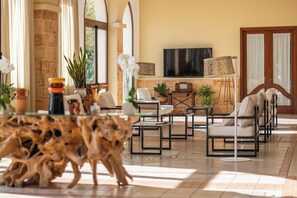 Coin salon dans le hall