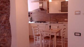 Daily cooked-to-order breakfast (EUR 2 per person)