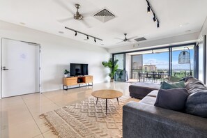 Departamento Premium, 3 habitaciones, vista al océano | Área de sala de estar | Televisión de pantalla plana 