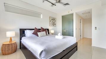 Apartamento premium, 3 quartos, vista para o oceano | 1 quarto, individualmente decorados, individualmente mobiliados