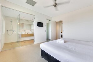 Apartment, 2 Schlafzimmer | Badezimmer | Kostenlose Toilettenartikel, Handtücher, Seife