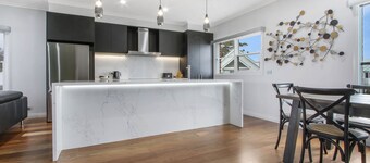 The Apartment, Metung