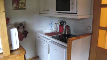 Geladeira, micro-ondas, fogão, lava-louças