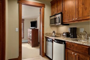 Microwave, oven, dishwasher, coffee/tea maker - Luxury Ski-In/Ski-Out Condo, Grand Lodge on Peak 7, Breckenridge New Year's Vaca (Breckenridge)