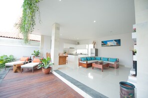 패밀리 빌라, 침실 3개, 전용 수영장 | 거실 공간 | 평면 TV