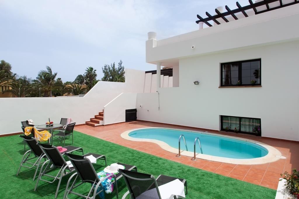 Economy Shared Dormitory, Mixed Dorm, Shared Bathroom | Pool