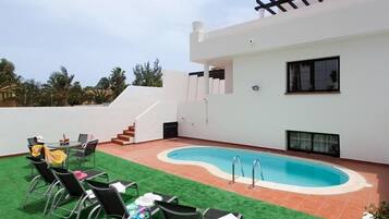 Economy Shared Dormitory, Mixed Dorm, Shared Bathroom | Pool