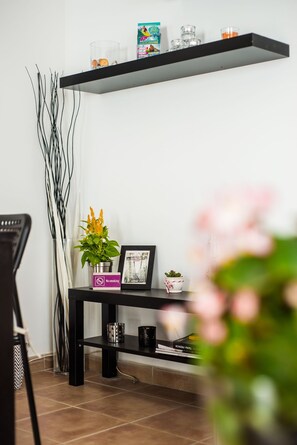 Living area - Bhavana Surf House - Hostel (La Oliva)