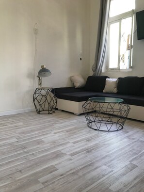 Apartment, 1 Double Bed with Sofa bed, Non Smoking | Living area