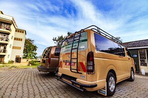 Airport shuttle - Frontiers Hotel Entebbe (Entebbe)