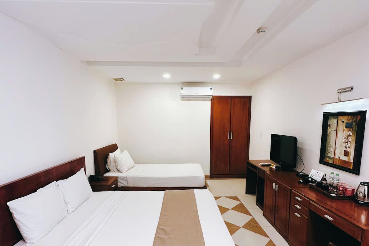 Superior Triple Room | 1 bedroom, minibar, in-room safe, blackout drapes