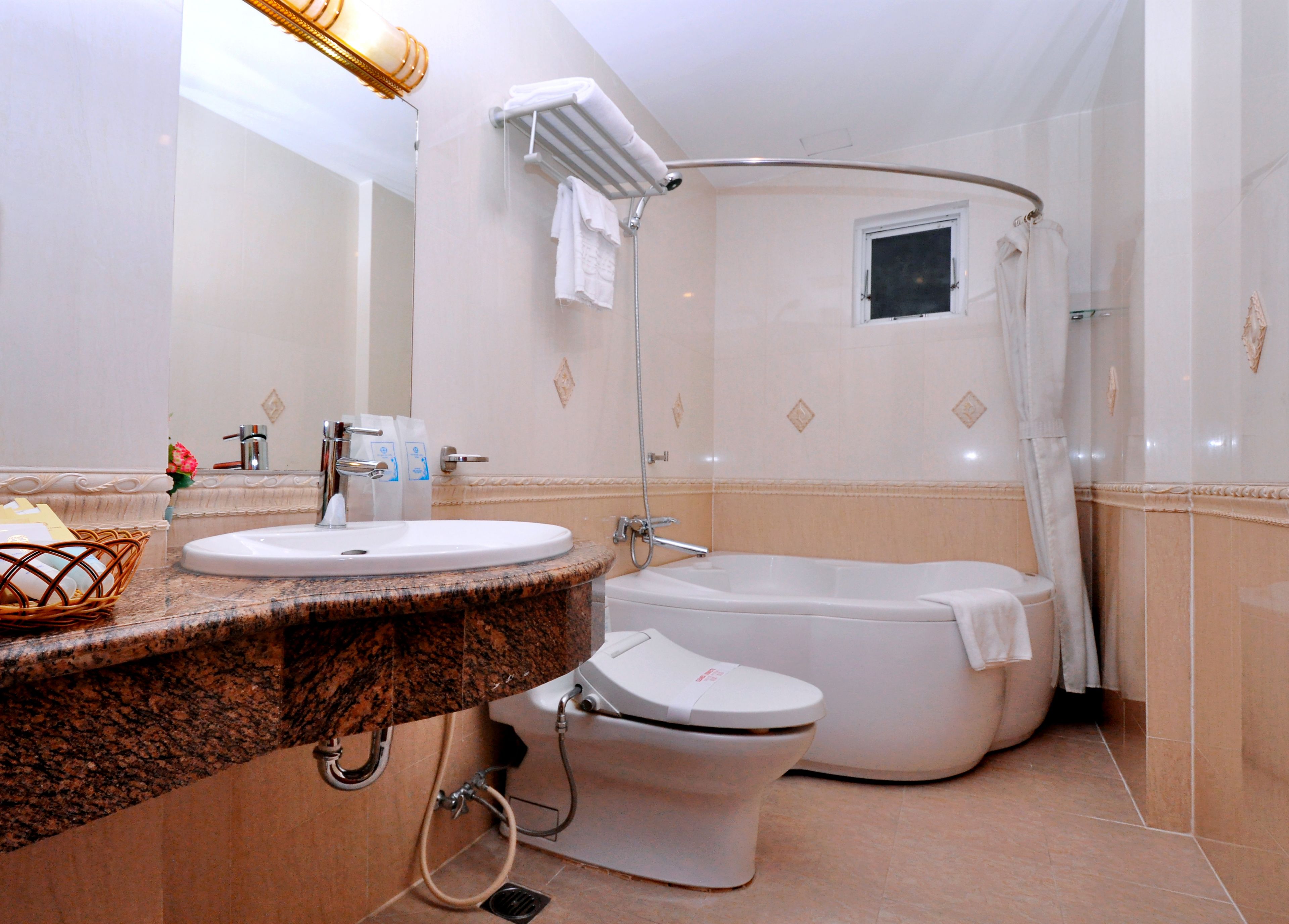 combined shower/bathtub, free toiletries, hair dryer, slippers
