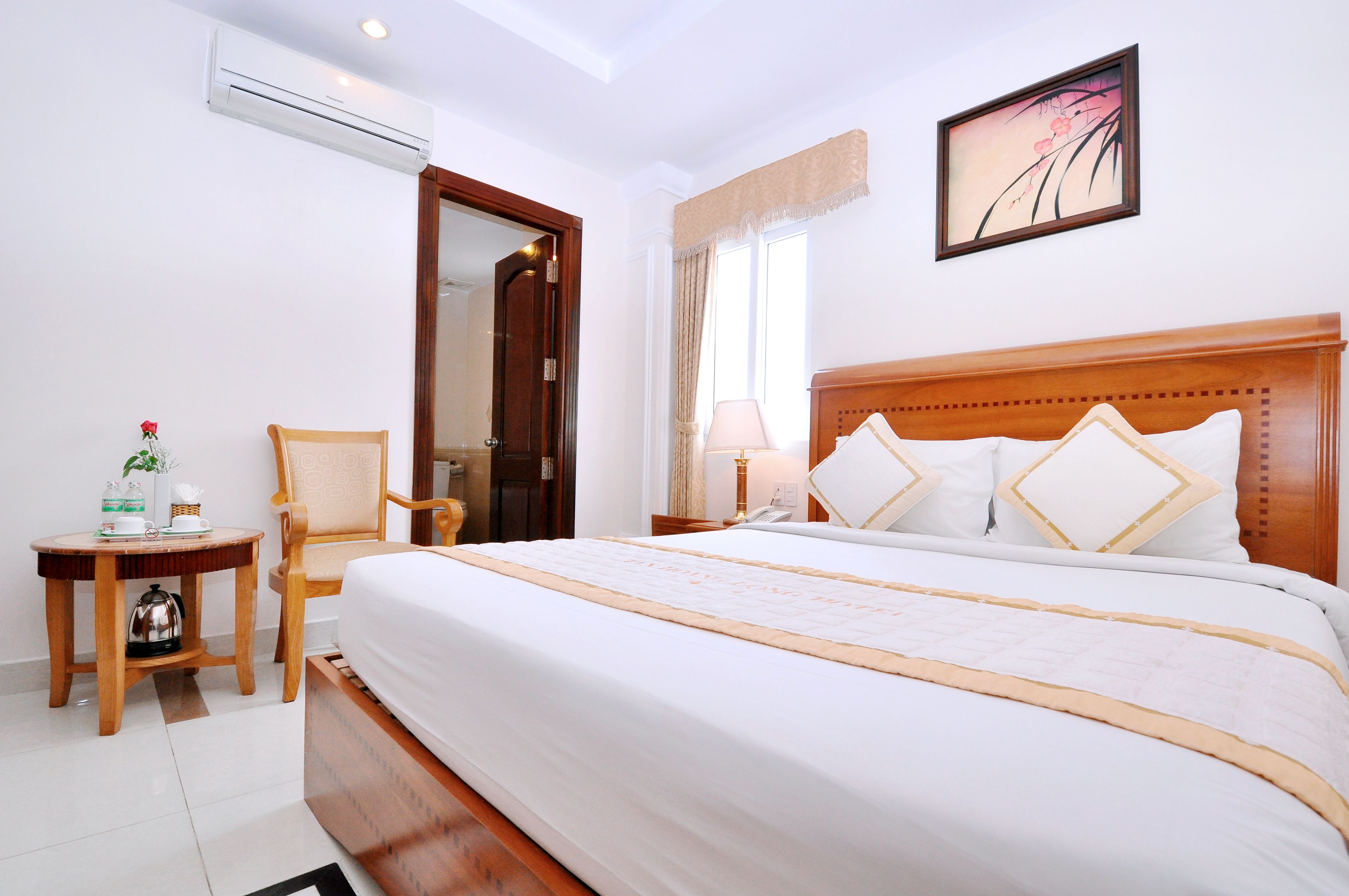 standard double room, 1 queen bed, city view | minibar, in-room safe, blackout curtains, free wifi