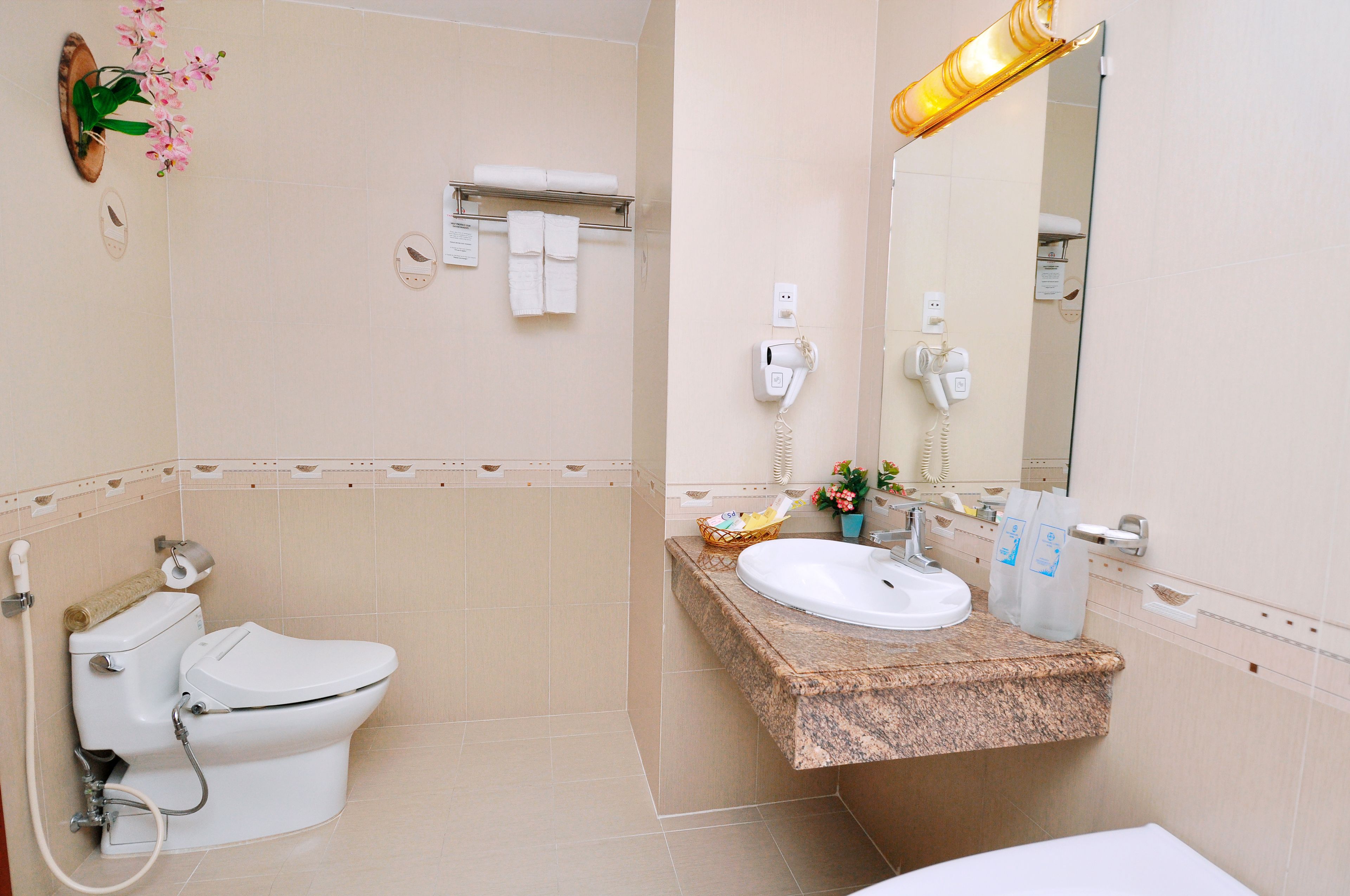 standard double room, no windows | bathroom | combined shower/bathtub, free toiletries, hair dryer, slippers
