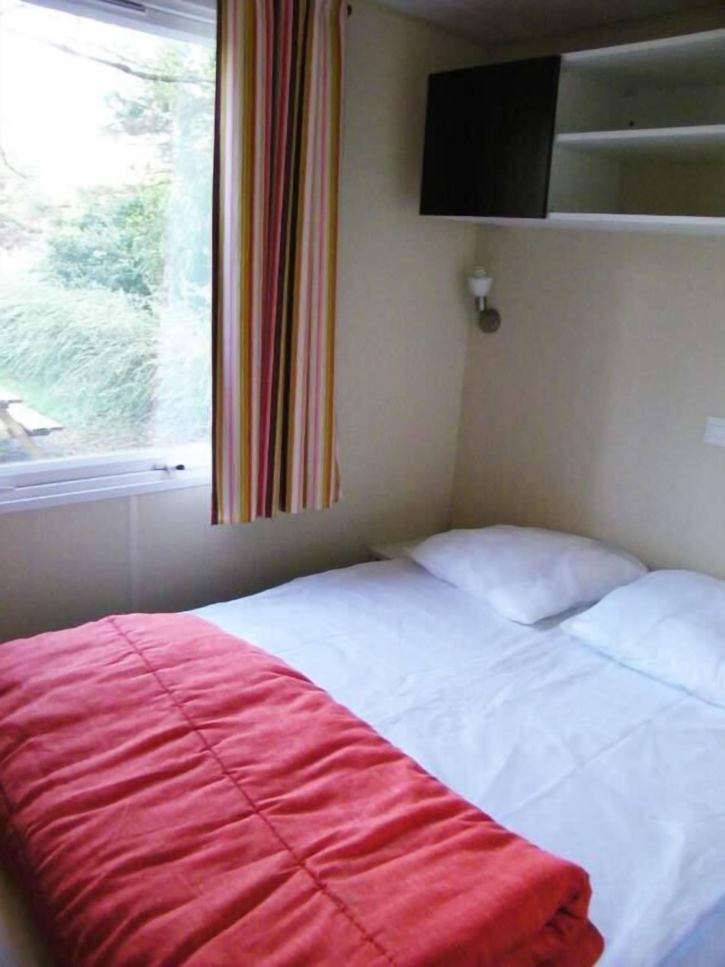 Blackout curtains, free WiFi