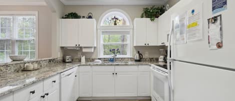 Condo, 2 Bedrooms | Private kitchen | Fridge, microwave, oven, dishwasher