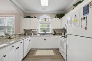 Apartment, 2 Schlafzimmer | Eigene Küche | Kühlschrank, Mikrowelle, Ofen, Geschirrspüler