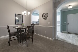 คอนโด, 2 ห้องนอน | ร้านอาหาร