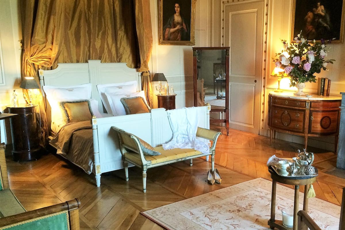 Chambre double (De Rome) | Décor unique, ameublement unique, literie fournie